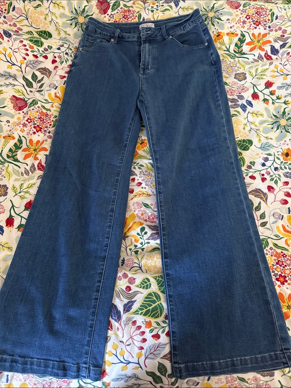 Wide-Leg Flare Jeans in Indigo